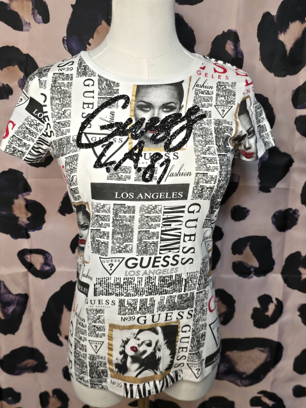 VTG Y2K - GUESS Magazine Graphic Tee w/Glitter Bling (Size XS) EXCELLENT!!